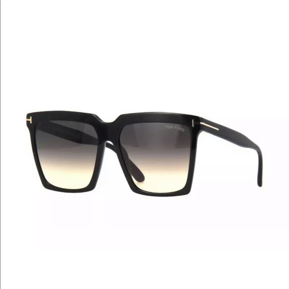 Tom Ford Sabrina FT0764 01B Black Smoke Sunglasses - Picture 3 of 11